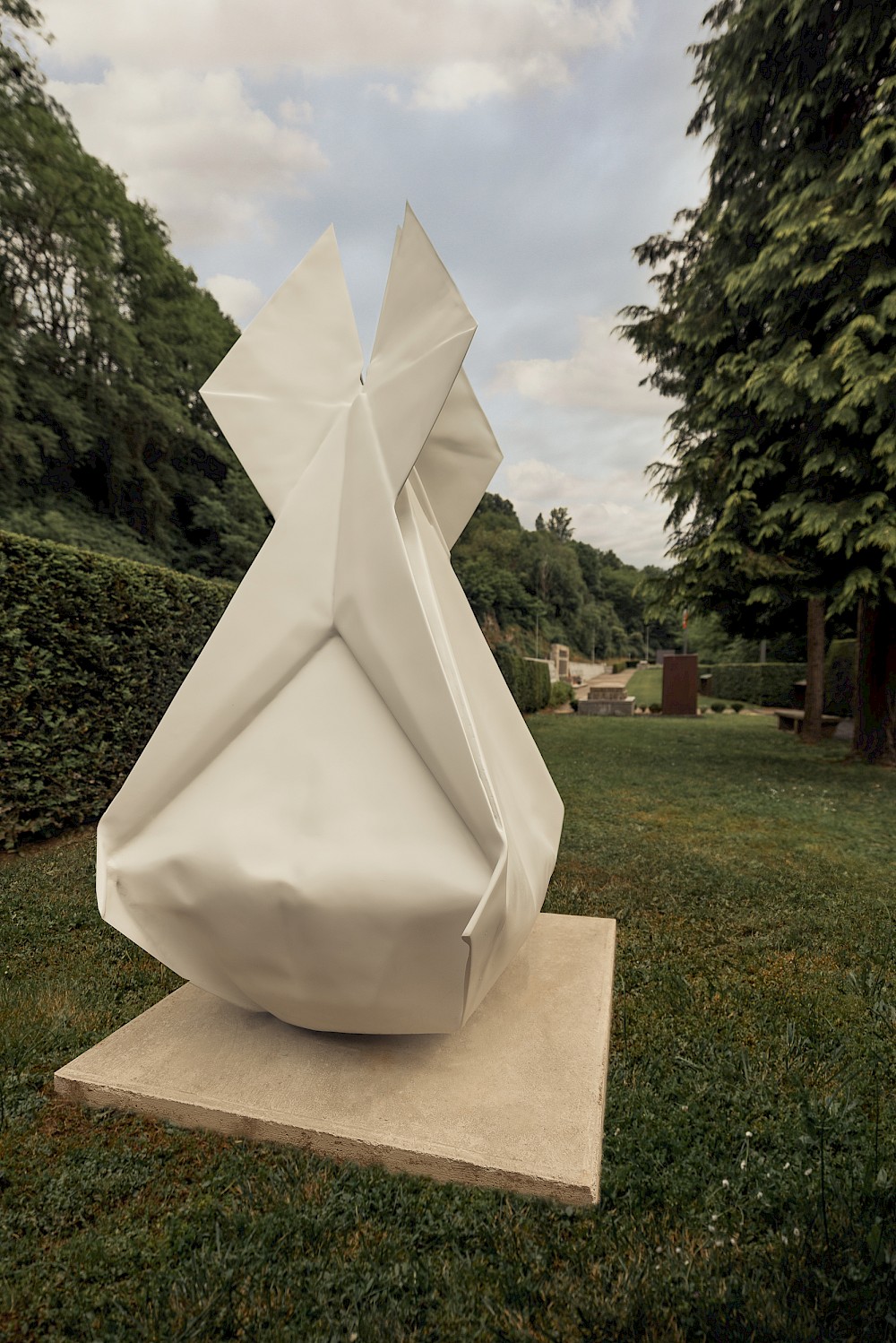 Nezilla: Paperbomb, 2022, Skulptur, Tulle, Frankreich